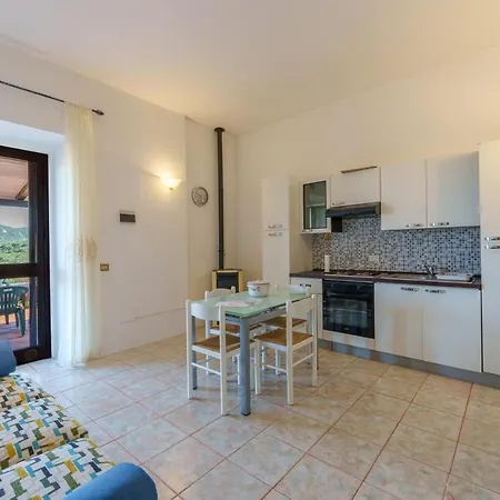 Casa Vacanze Uva דירה אולביה